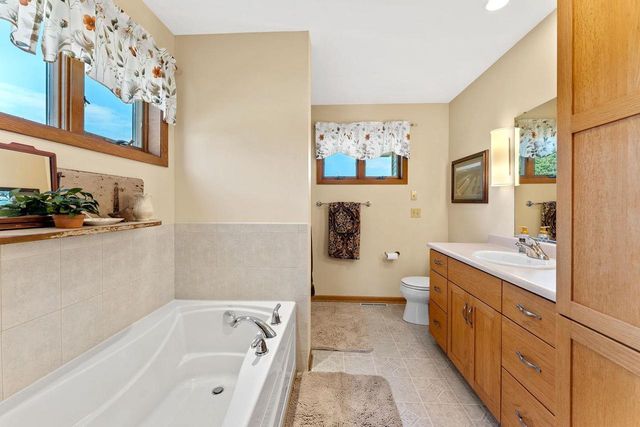 E10059 Block Road, Prairie Du Sac, WI 53578