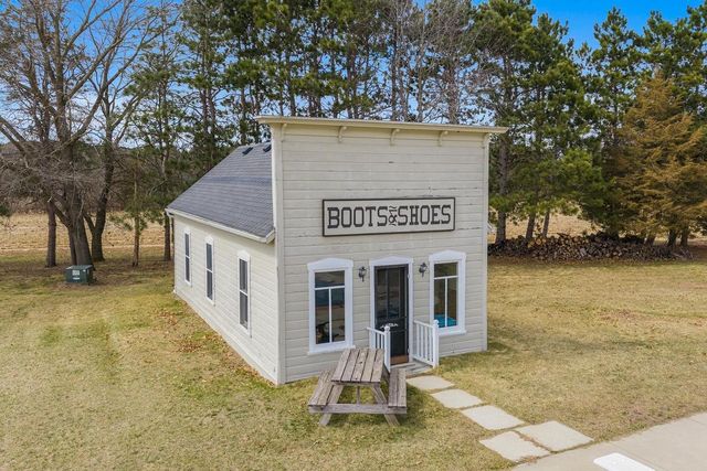 E10059 Block Road, Prairie Du Sac, WI 53578