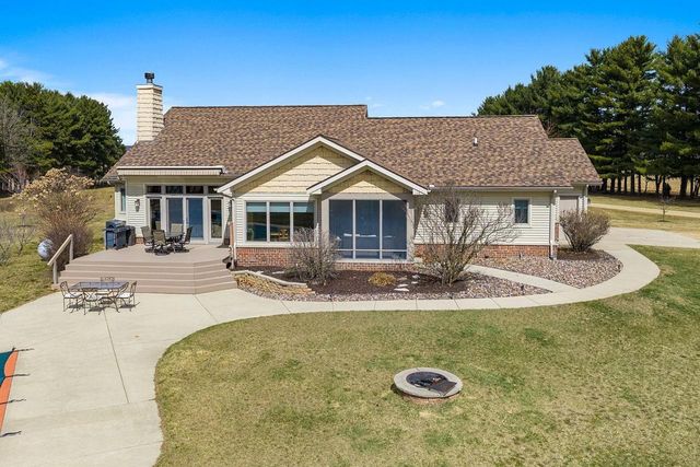 E10059 Block Road, Prairie Du Sac, WI 53578