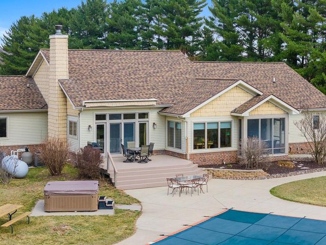 E10059 Block Road, Prairie Du Sac, WI 53578