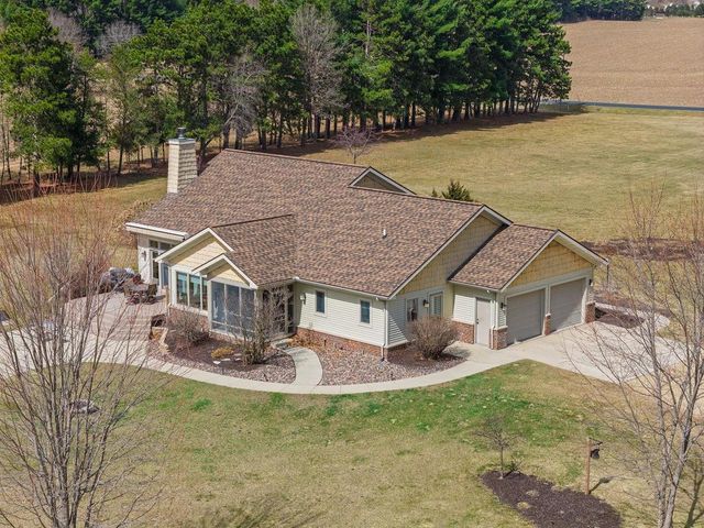 E10059 Block Road, Prairie Du Sac, WI 53578