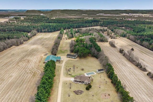 E10059 Block Road, Prairie Du Sac, WI 53578