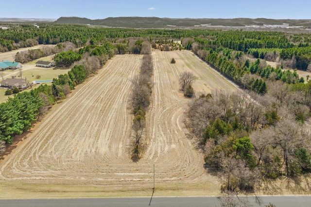 E10059 Block Road, Prairie Du Sac, WI 53578