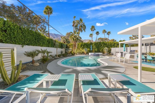 805 E Garden Road, Palm Springs, CA 92262