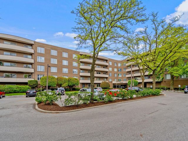 7201 N Lincoln Avenue 205, Lincolnwood, IL 60712