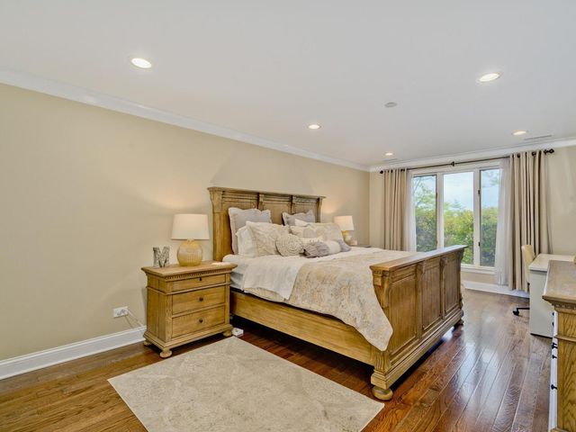7201 N Lincoln Avenue 205, Lincolnwood, IL 60712