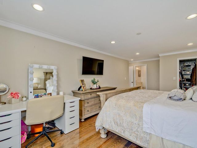 7201 N Lincoln Avenue 205, Lincolnwood, IL 60712