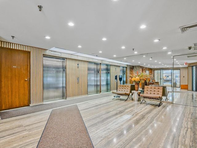 7201 N Lincoln Avenue 205, Lincolnwood, IL 60712
