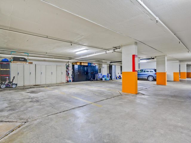 7201 N Lincoln Avenue 205, Lincolnwood, IL 60712
