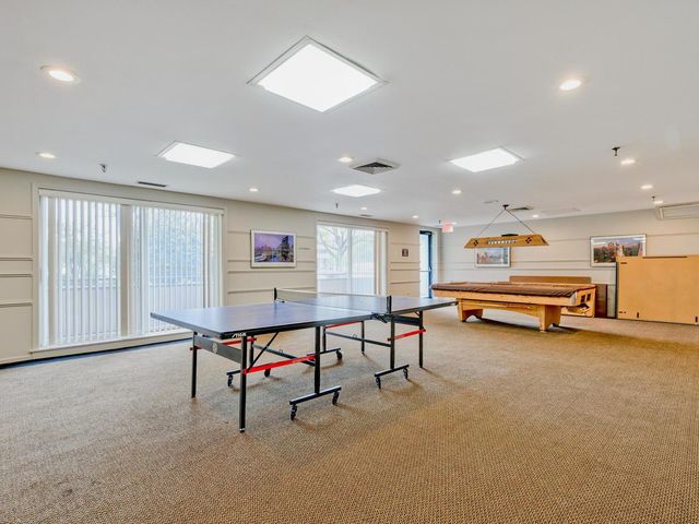7201 N Lincoln Avenue 205, Lincolnwood, IL 60712