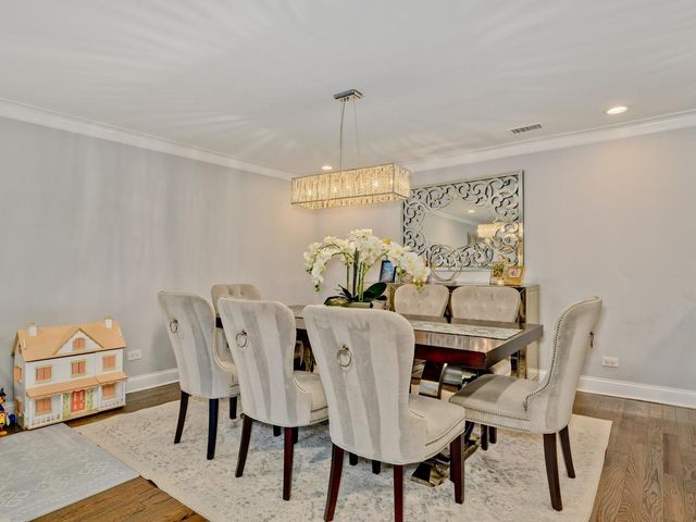 7201 N Lincoln Avenue 205, Lincolnwood, IL 60712
