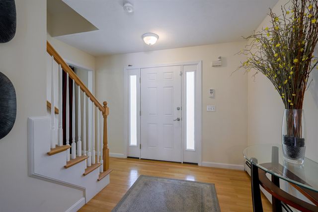 14 Meadow Brook Crossing, Sandown, NH 03873