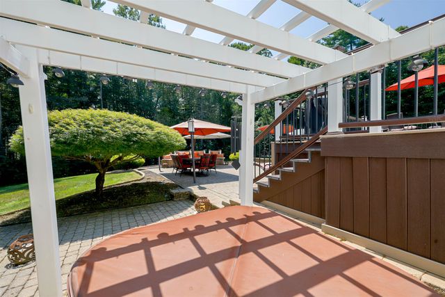 14 Meadow Brook Crossing, Sandown, NH 03873