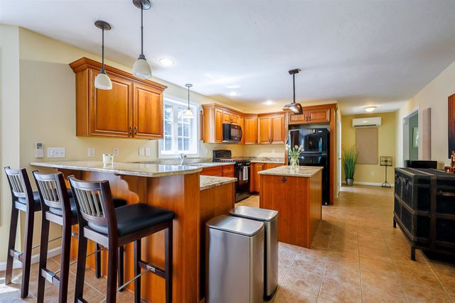 14 Meadow Brook Crossing, Sandown, NH 03873