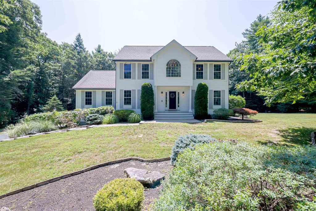 14 Meadow Brook Crossing, Sandown, NH 03873