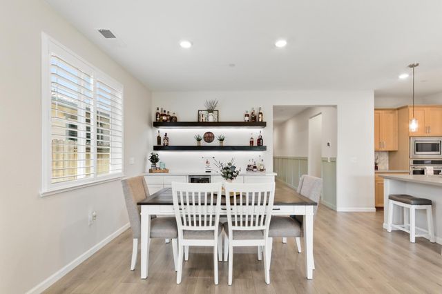 1375 Carson River Dr, Lincoln, CA 95648