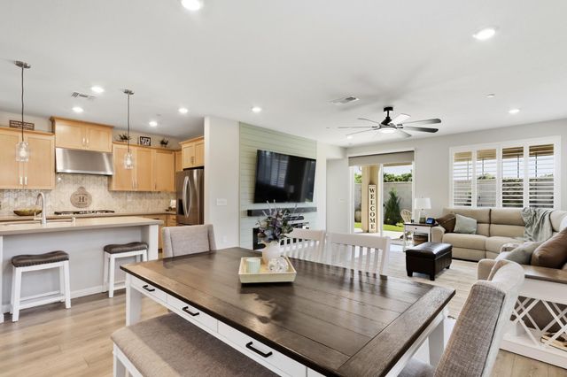 1375 Carson River Dr, Lincoln, CA 95648