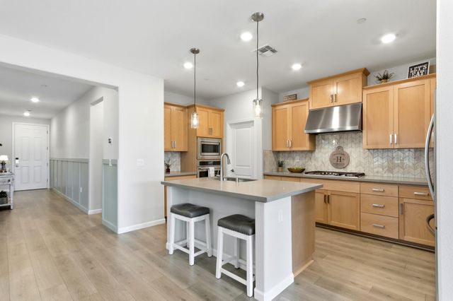 1375 Carson River Dr, Lincoln, CA 95648