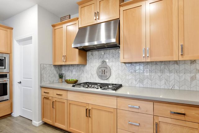 1375 Carson River Dr, Lincoln, CA 95648