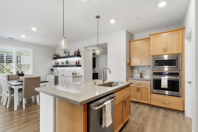 1375 Carson River Dr, Lincoln, CA 95648