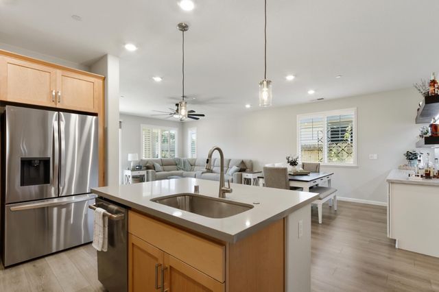 1375 Carson River Dr, Lincoln, CA 95648