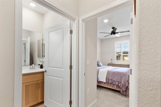 1375 Carson River Dr, Lincoln, CA 95648