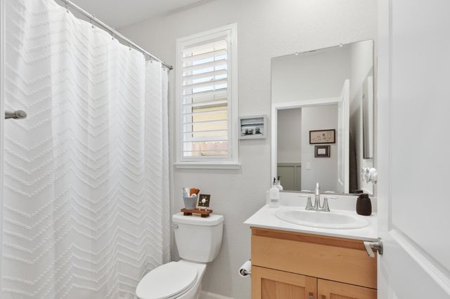 1375 Carson River Dr, Lincoln, CA 95648