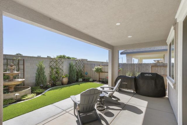 1375 Carson River Dr, Lincoln, CA 95648