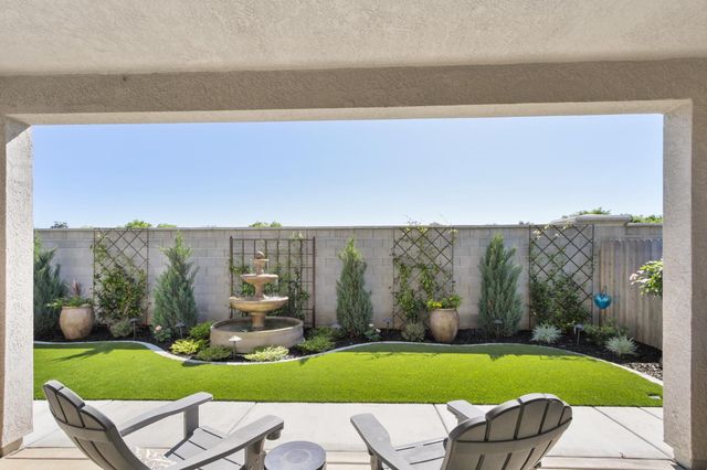 1375 Carson River Dr, Lincoln, CA 95648