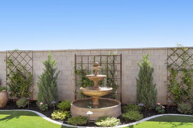 1375 Carson River Dr, Lincoln, CA 95648