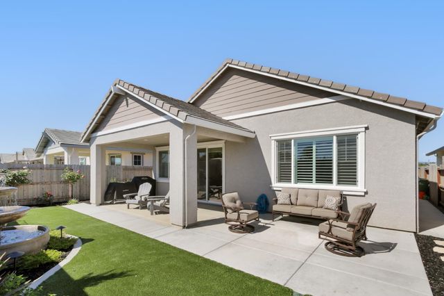 1375 Carson River Dr, Lincoln, CA 95648