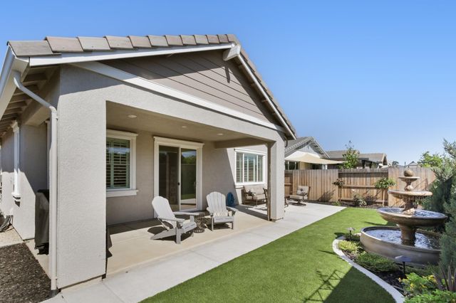 1375 Carson River Dr, Lincoln, CA 95648