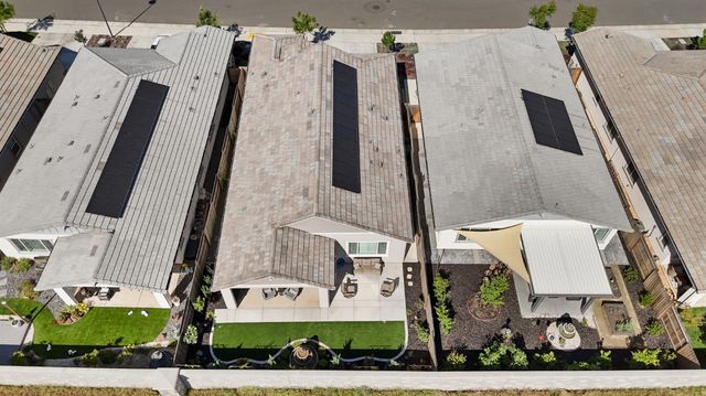 1375 Carson River Dr, Lincoln, CA 95648