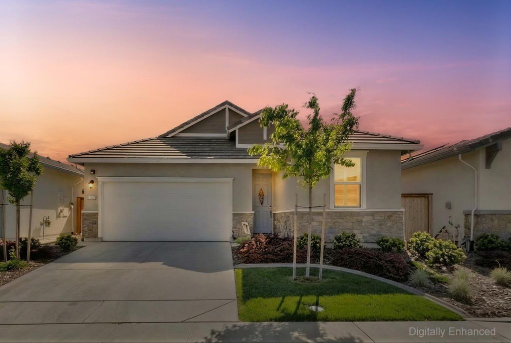 1375 Carson River Dr, Lincoln, CA 95648