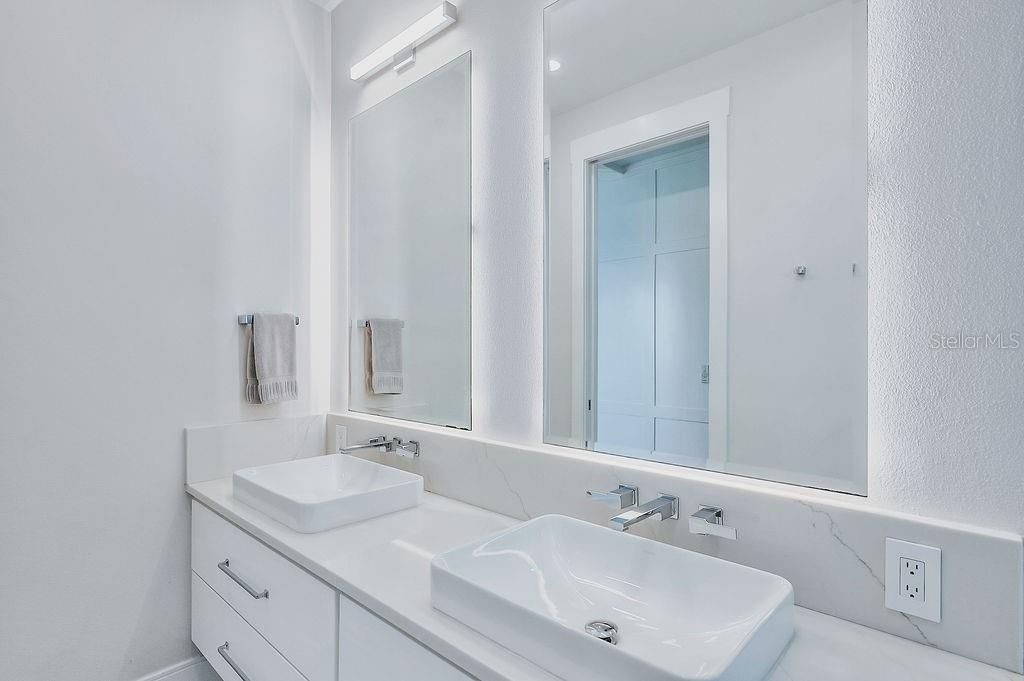 Image 23 of property listing at 526 SEAGULL WAY, Anna Maria, FL 34216