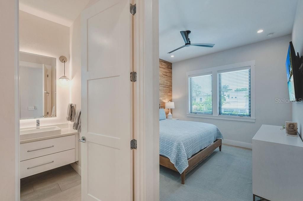 Image 28 of property listing at 526 SEAGULL WAY, Anna Maria, FL 34216