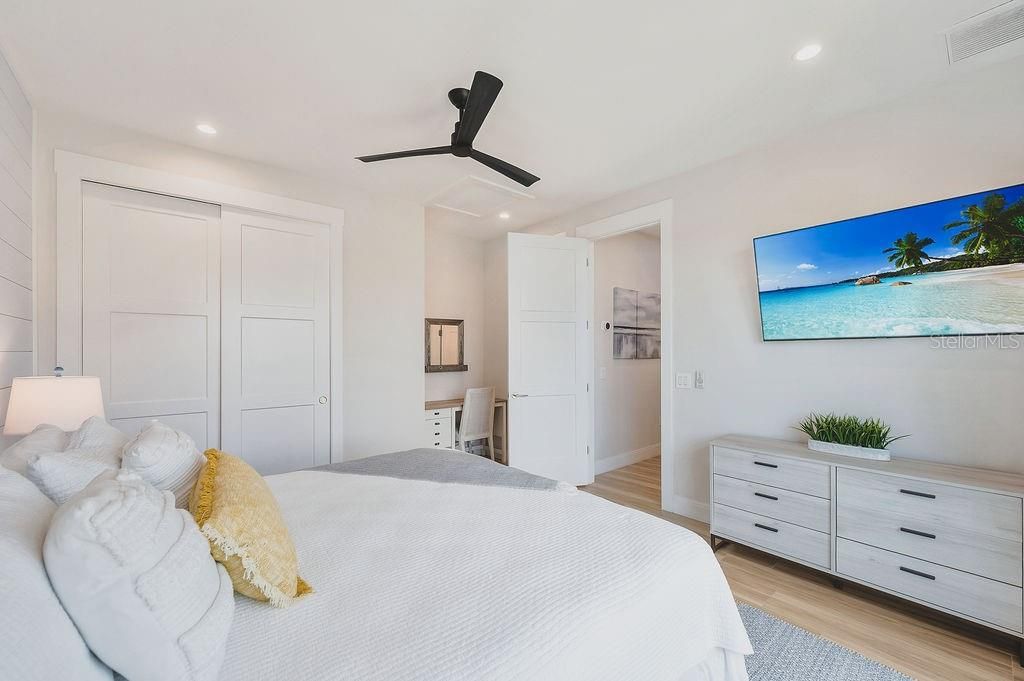 Image 35 of property listing at 526 SEAGULL WAY, Anna Maria, FL 34216