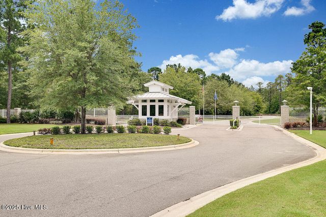 9319 Fallen Pear Lane NE, Leland, NC 28451