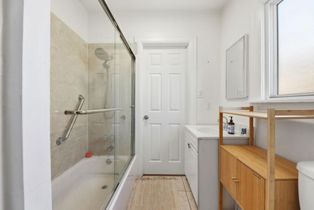 1000 81st Avenue, Oakland, CA 94621