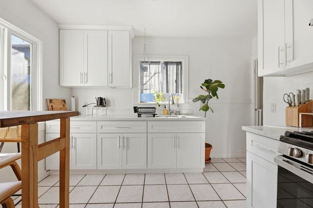 1000 81st Avenue, Oakland, CA 94621