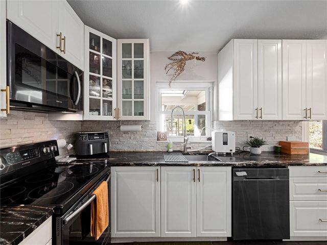 106 E JINKINS CIRCLE, Sanford, FL 32773