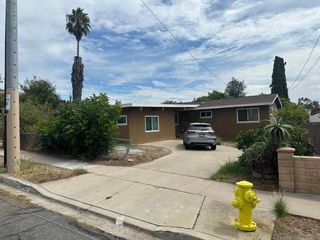 5863 Roswell St, San Diego, CA 92114