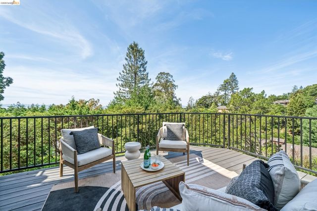 6277 Wood Dr, Oakland, CA 94611