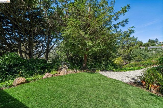 6277 Wood Dr, Oakland, CA 94611