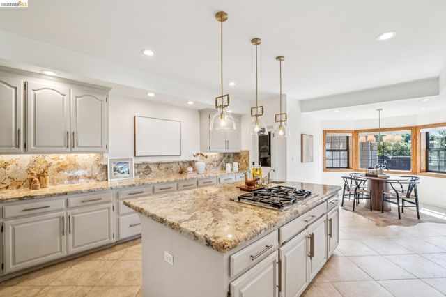 6277 Wood Dr, Oakland, CA 94611