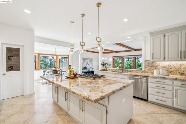 6277 Wood Dr, Oakland, CA 94611