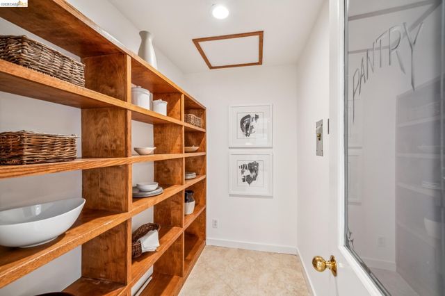 6277 Wood Dr, Oakland, CA 94611