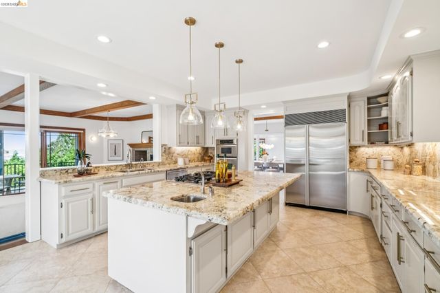 6277 Wood Dr, Oakland, CA 94611