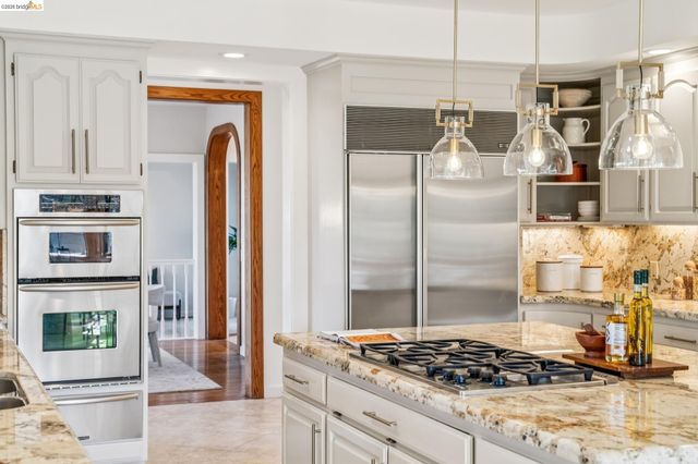 6277 Wood Dr, Oakland, CA 94611