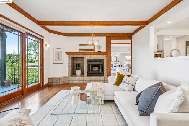 6277 Wood Dr, Oakland, CA 94611